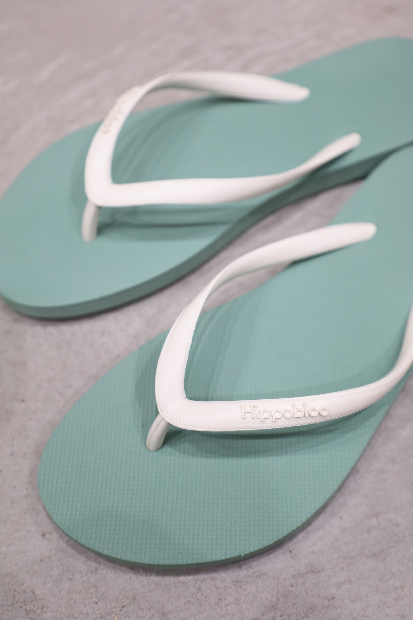 Hippobloo beach sandal (Slim Eucalyptus)