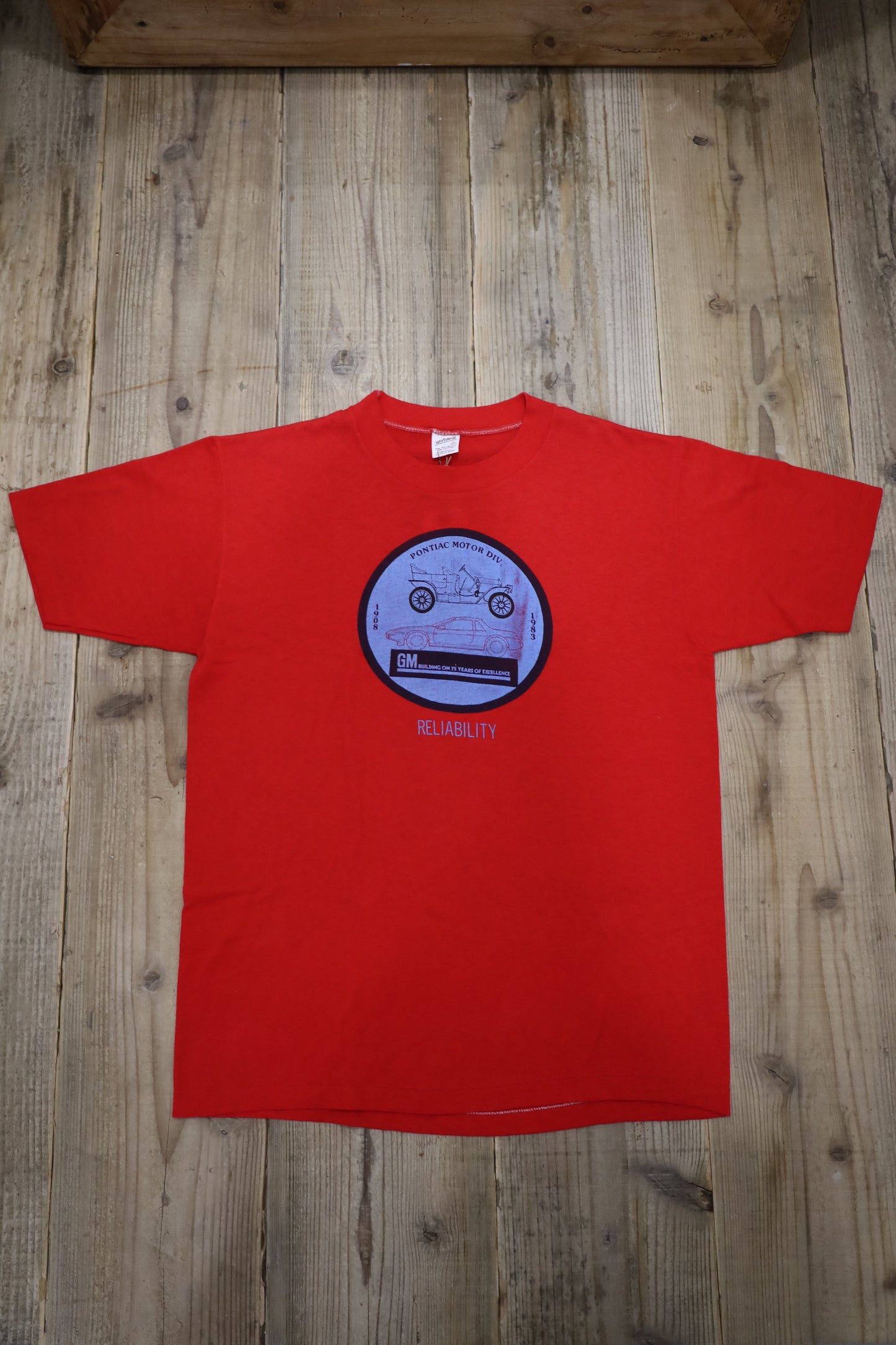 E381 / 1980's Sports wear print tee