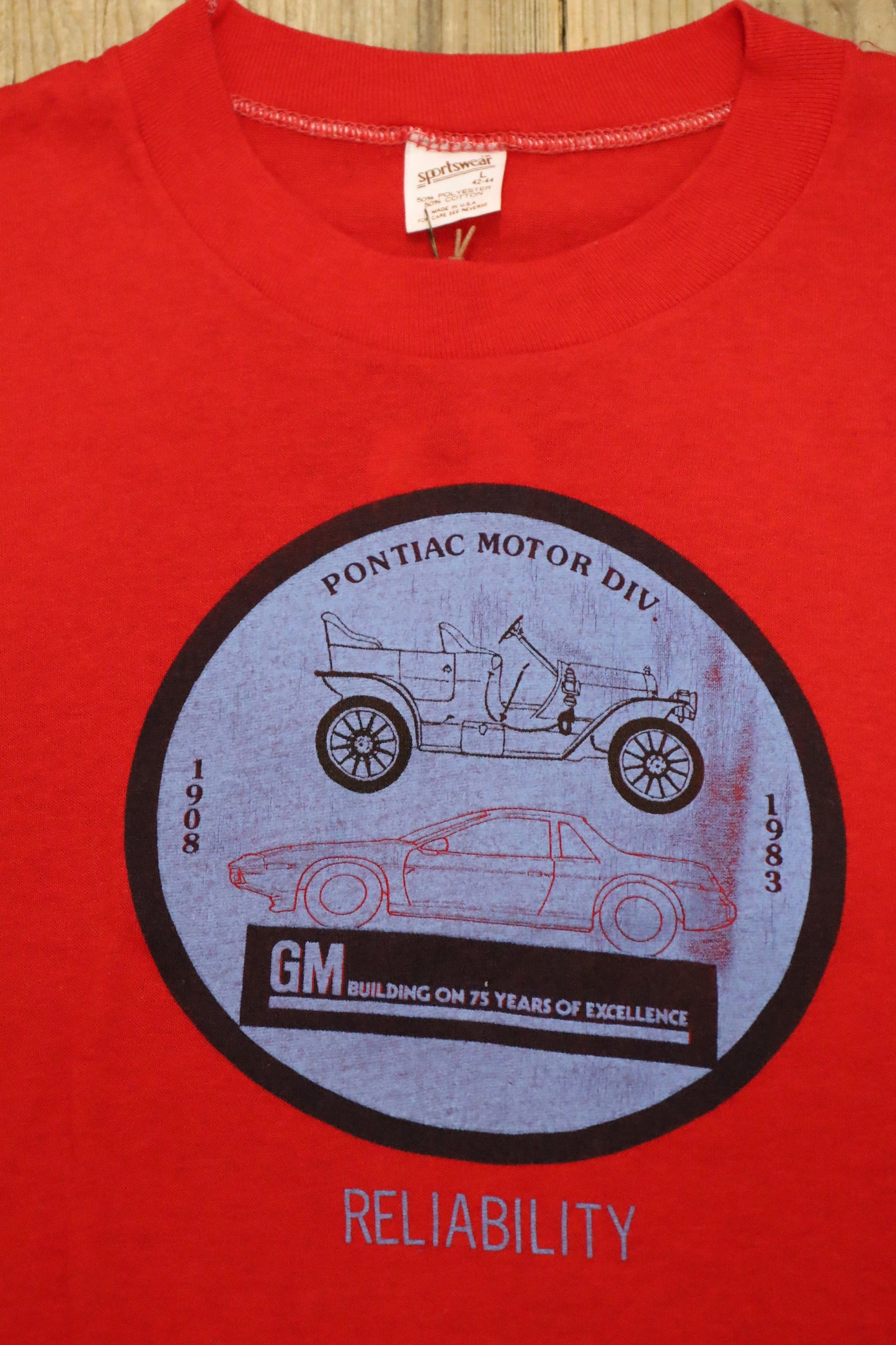 E381 / 1980's Sports wear print tee