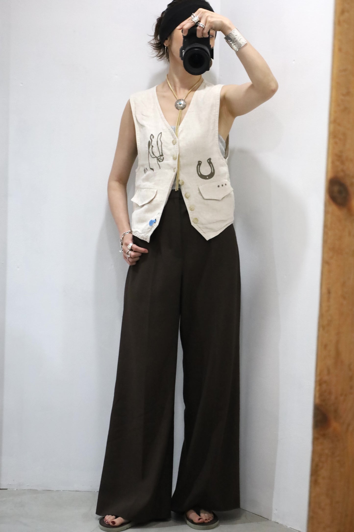 HOWIE embroidery linen vest (beige)