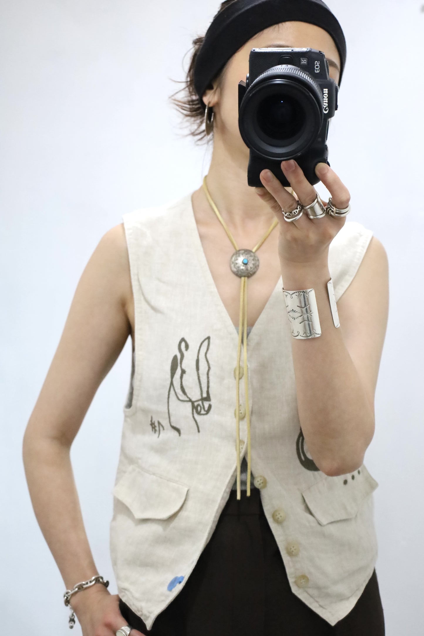 HOWIE embroidery linen vest (beige)
