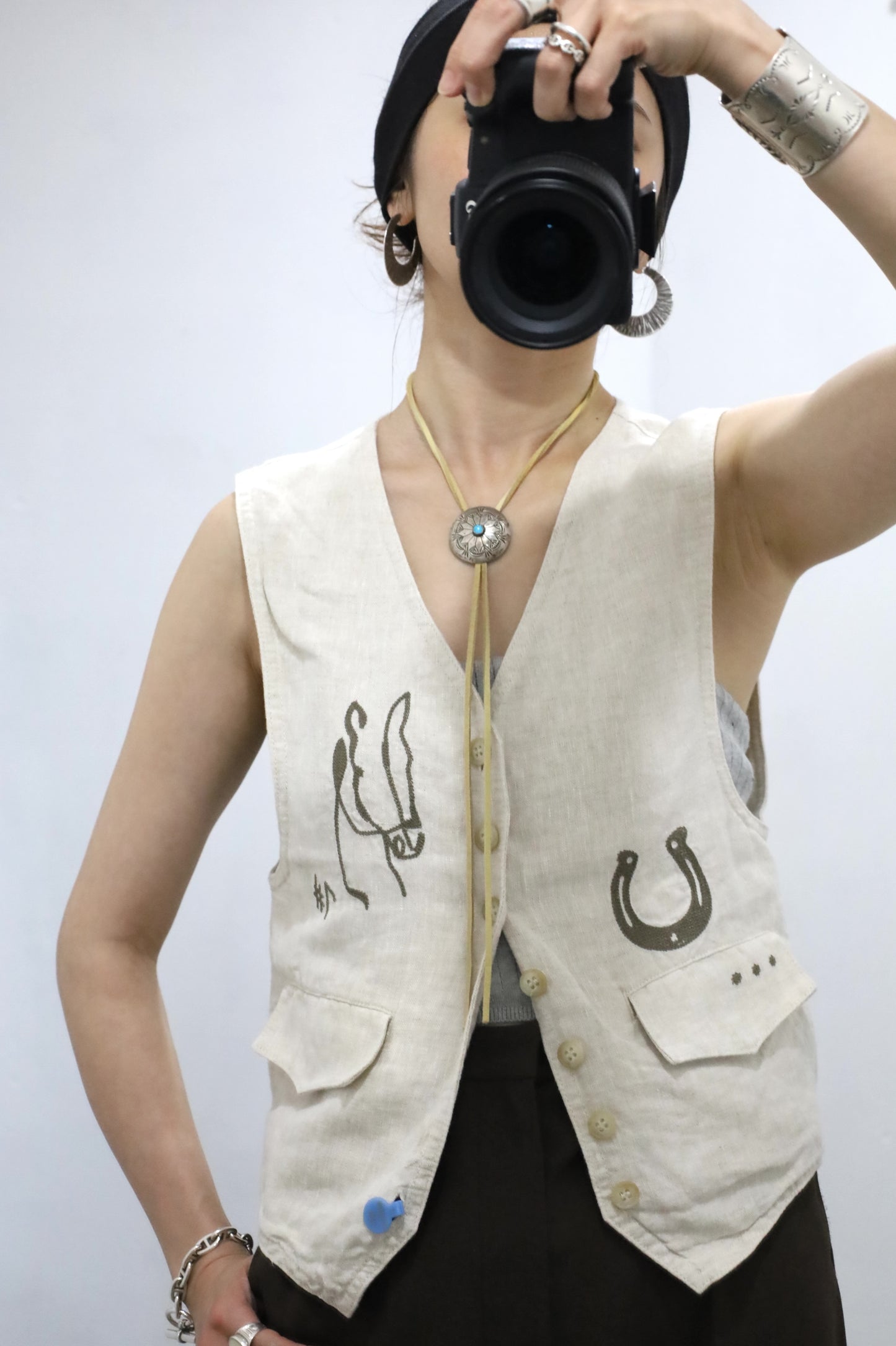 HOWIE embroidery linen vest (beige)