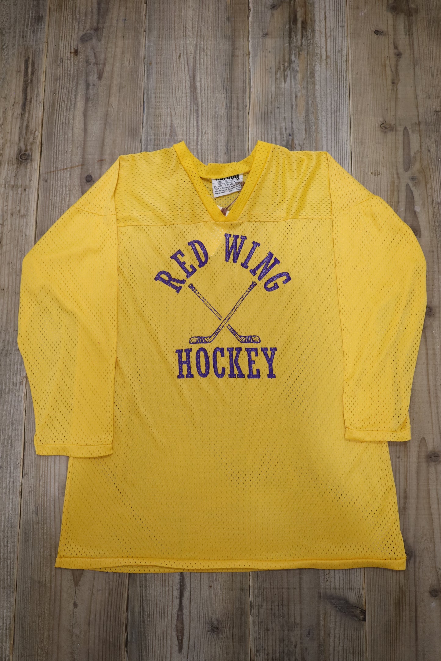 E432 / 1990's noicon football tee
