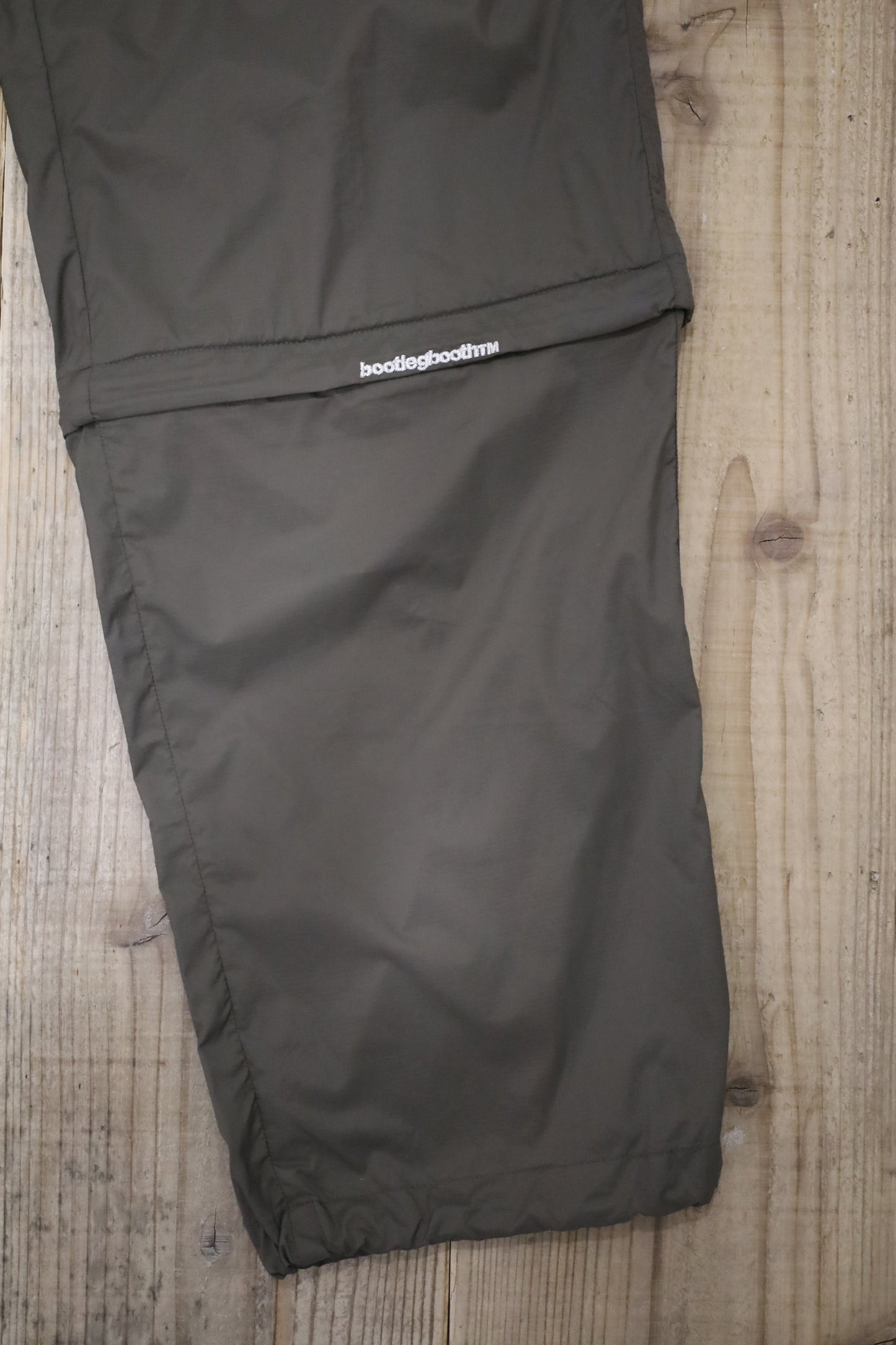 Z835 / early2000's Bootleg booth detachable nylon pants