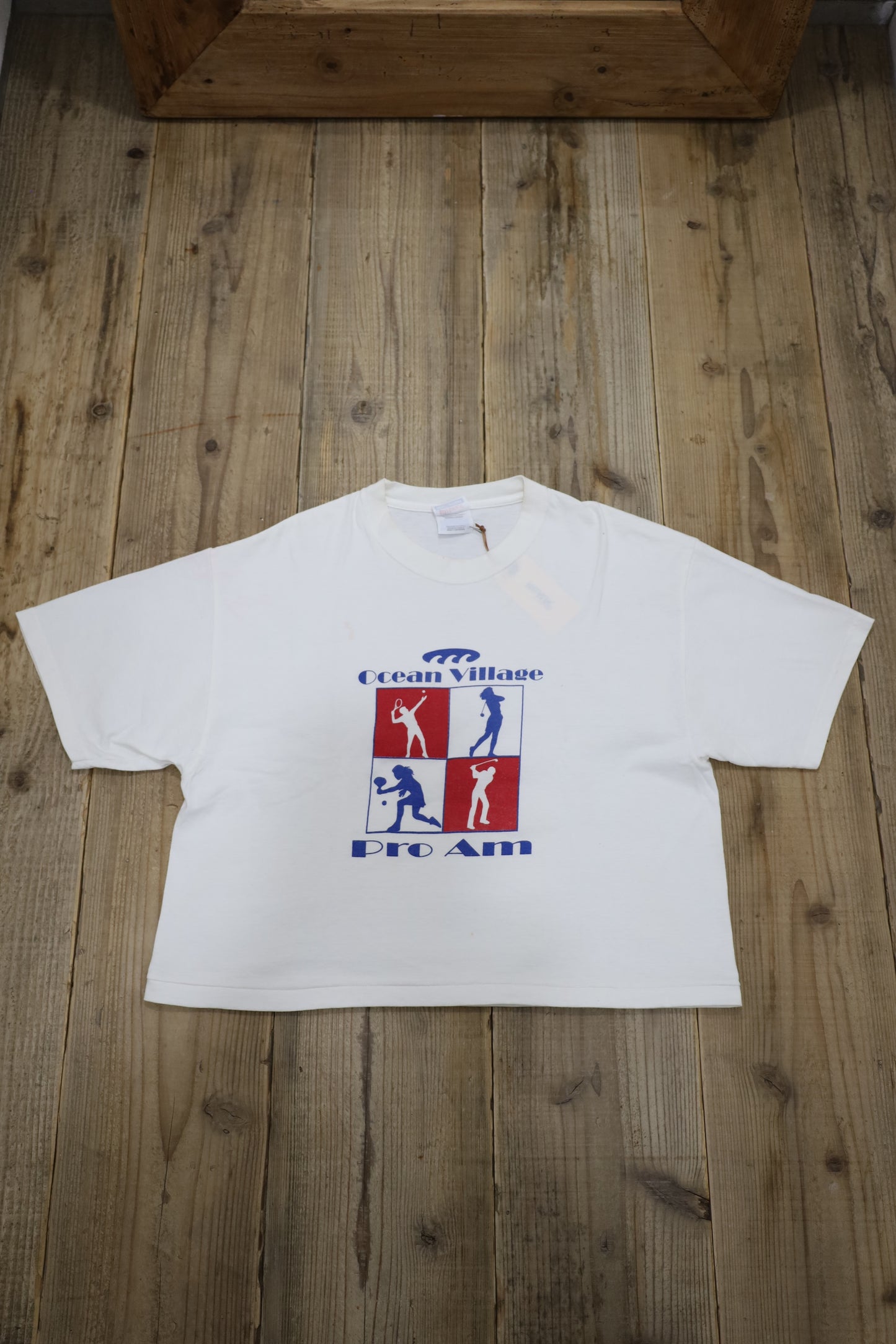 G61 / 1990's OLD Hanes Ocean Village Print T-shirt