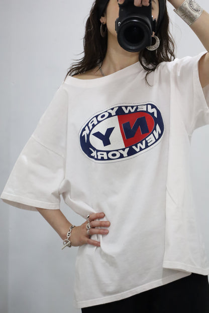Z674 / 1990's FRUITS OF THE LOOM NEW YORK TEE