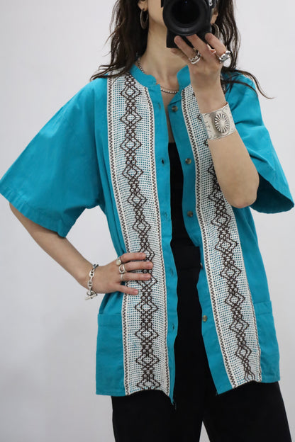 B582 / 1990's UNKNOWN design shirt