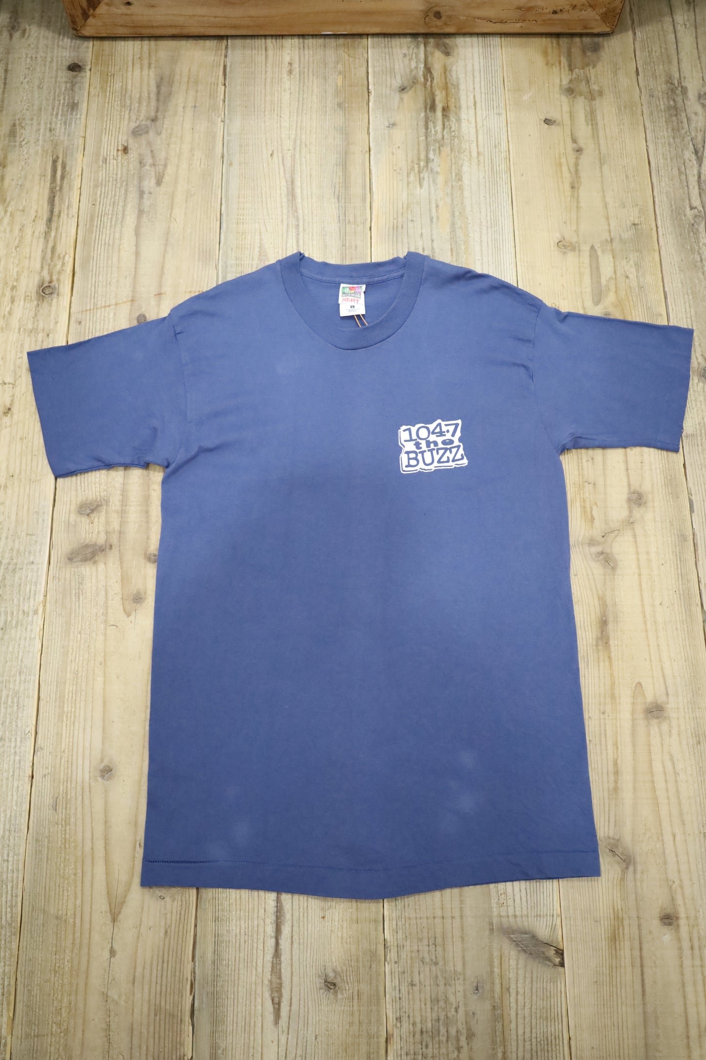 E525 / 1990's OLD FRUITS OF THE LOOM Print Tee