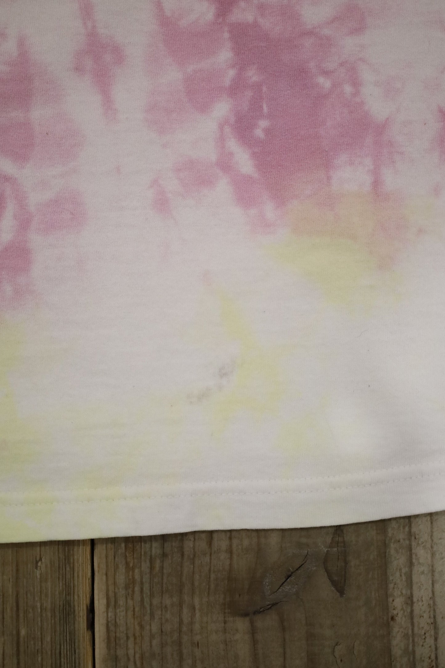 251 / 2000’s FRUITS OF THE LOOM Tiedye Tee Lolla No Booza