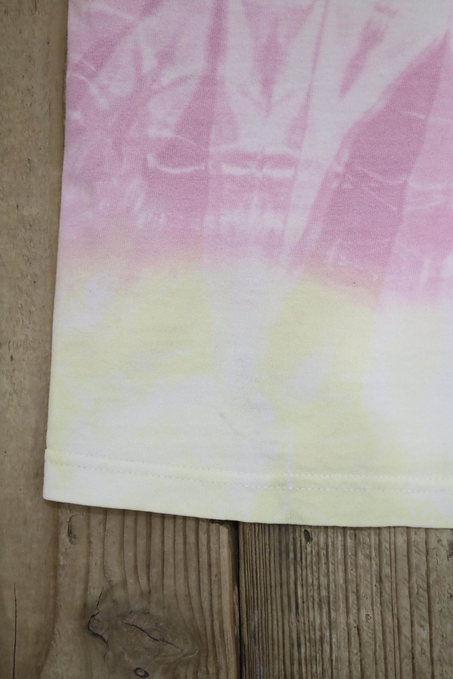 251 / 2000’s FRUITS OF THE LOOM Tiedye Tee Lolla No Booza