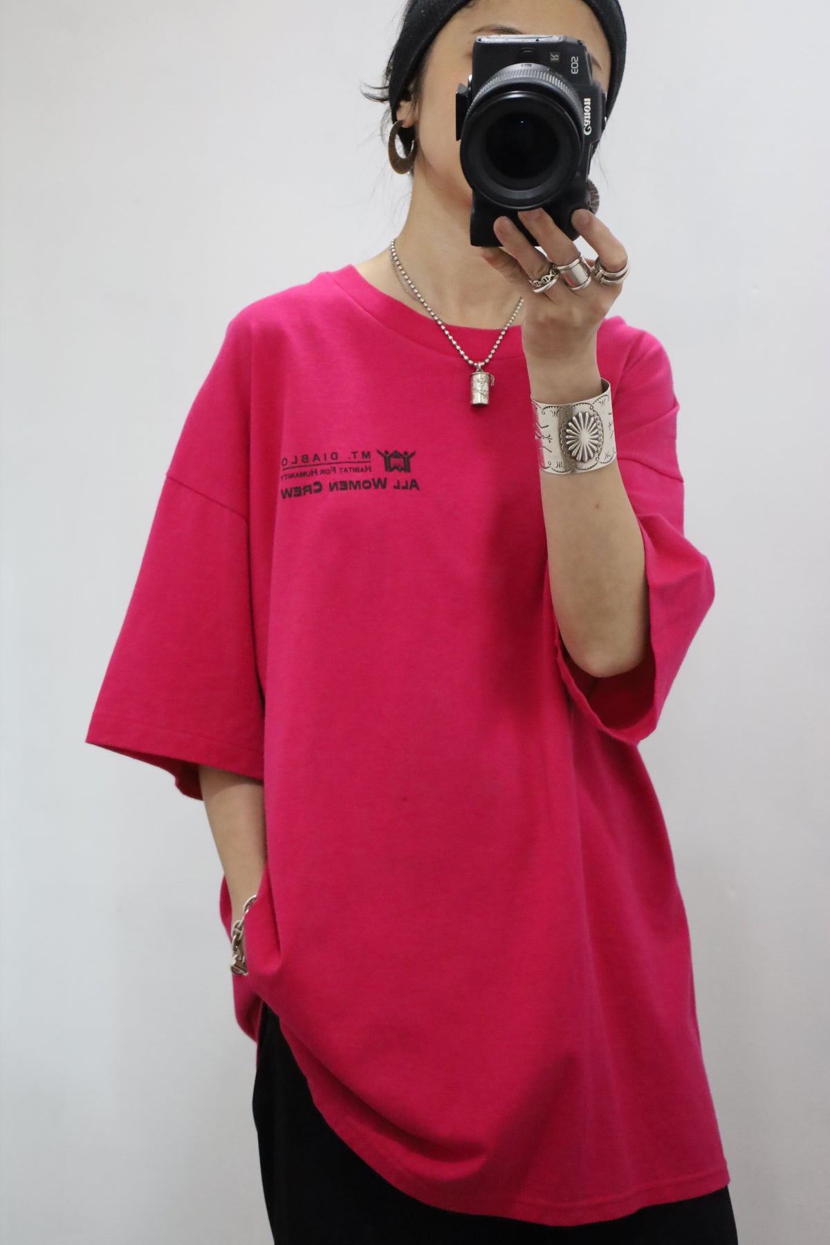 Z617 / early 2000's Hanes WOMAN AT WORK Print T-Shirt