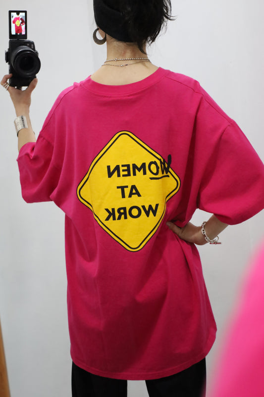 Z617 / early 2000's Hanes WOMAN AT WORK Print T-Shirt