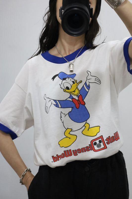 E568 / 1980's walt Disney Donald duck tee