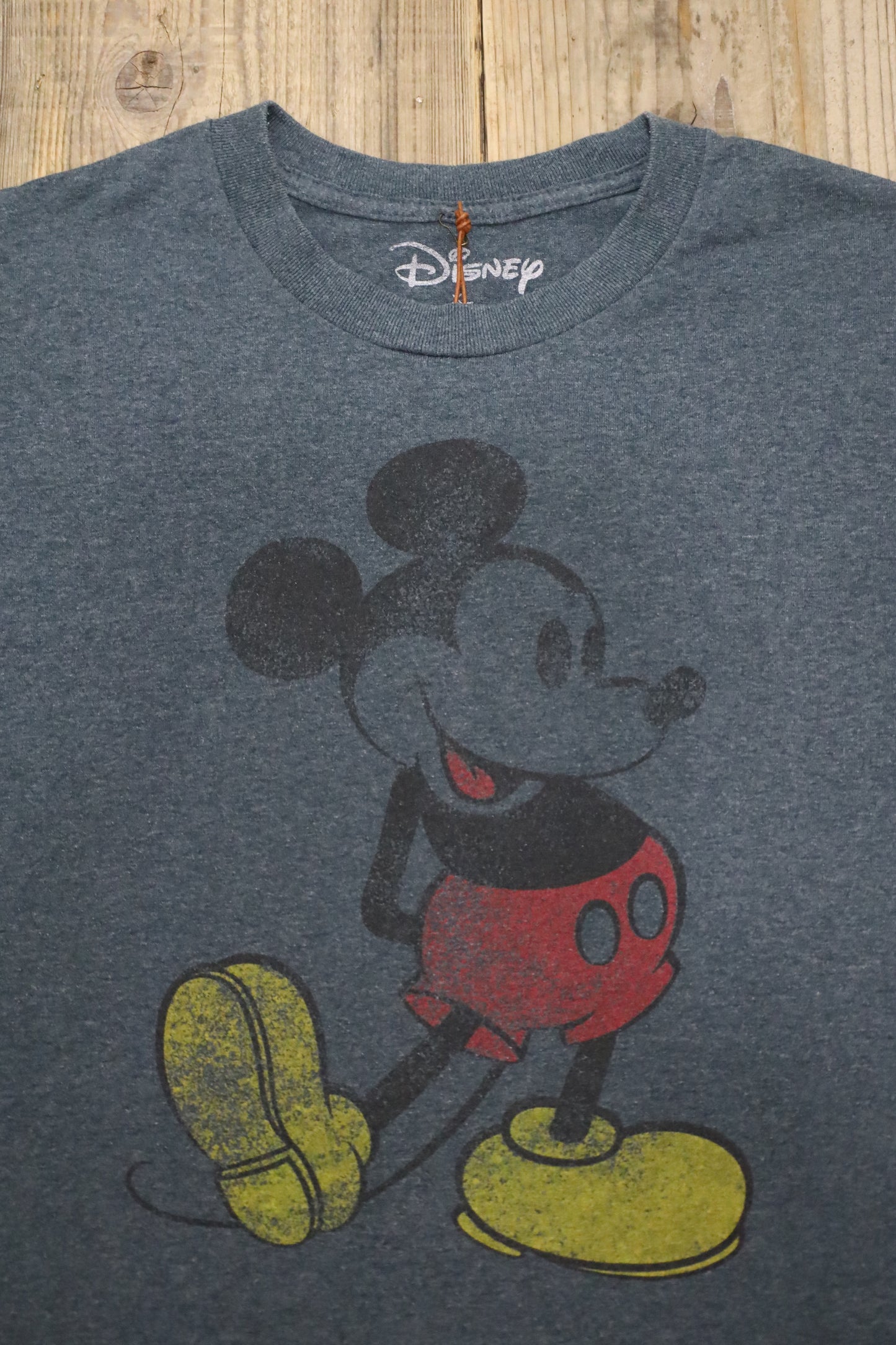E619 / 2000's Disney mickey print tee