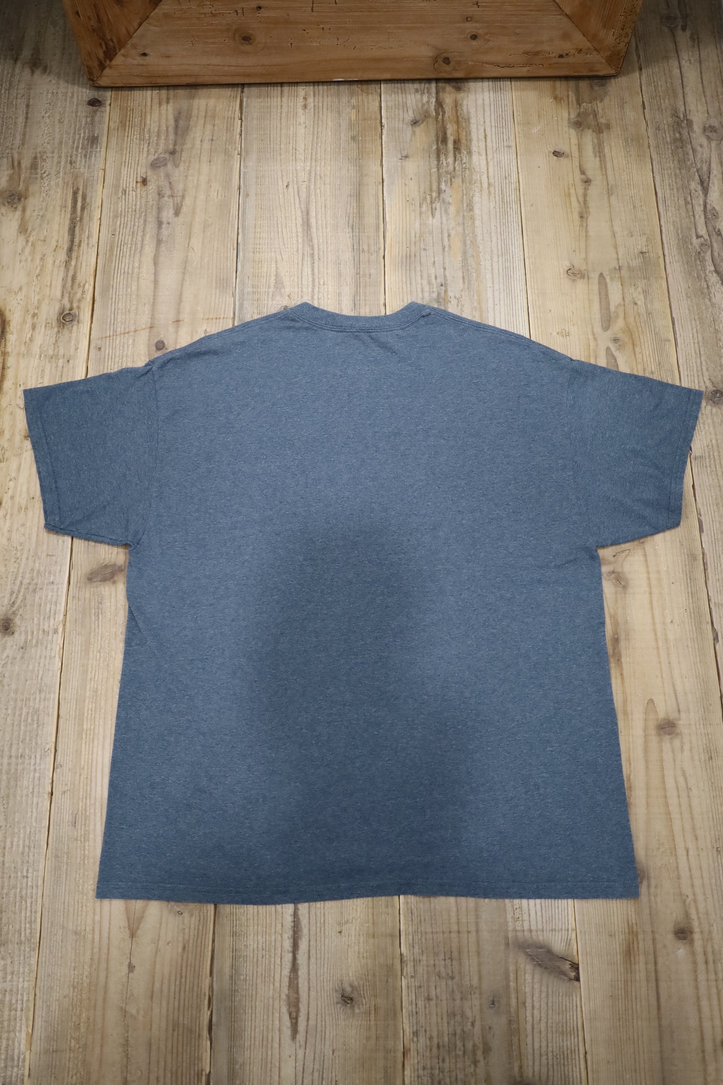 E619 / 2000's Disney mickey print tee