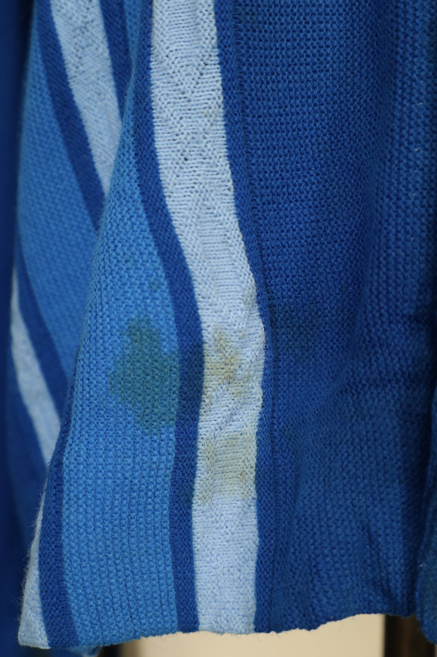 B239 / 1980's UNKNOWN Acryl Knit