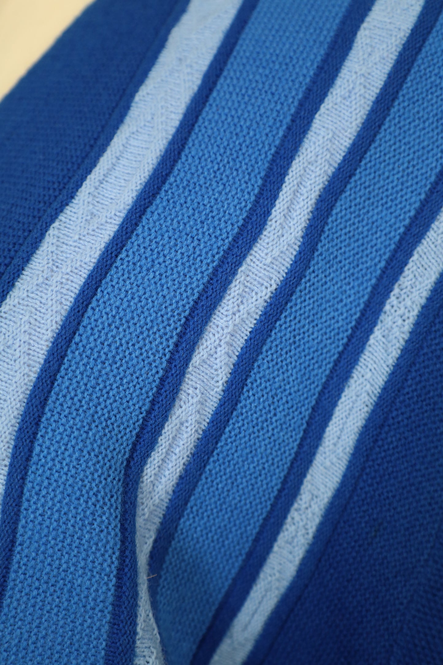 B239 / 1980's UNKNOWN Acryl Knit