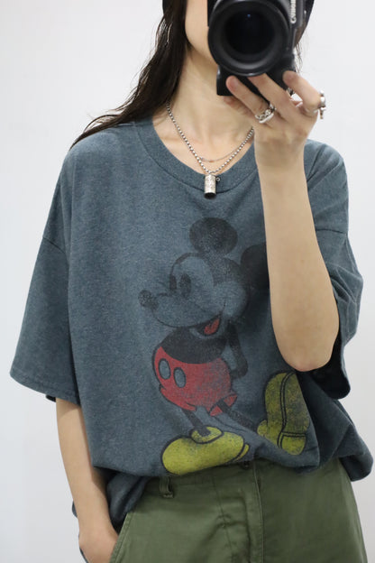 E619 / 2000's Disney mickey print tee