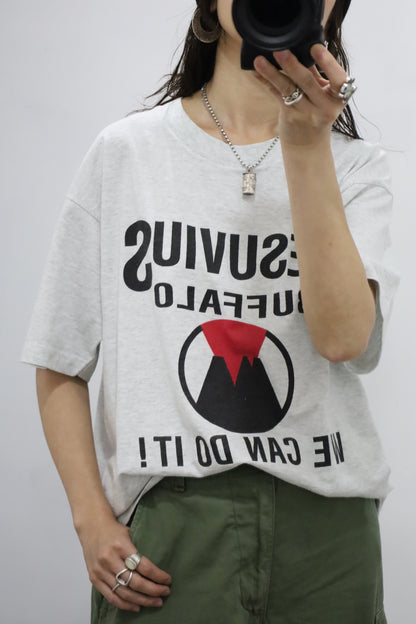 E335 / 1990's FRUITS OF THE LOOM print tee