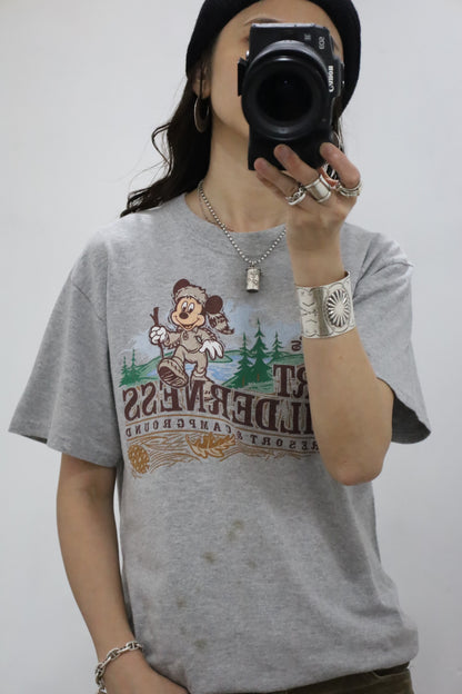 E555 / 1990's walt Disney world mickey mouse print tee