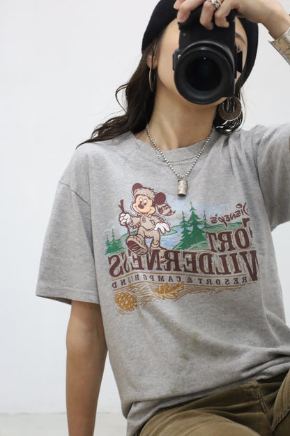 E555 / 1990's walt Disney world mickey mouse print tee