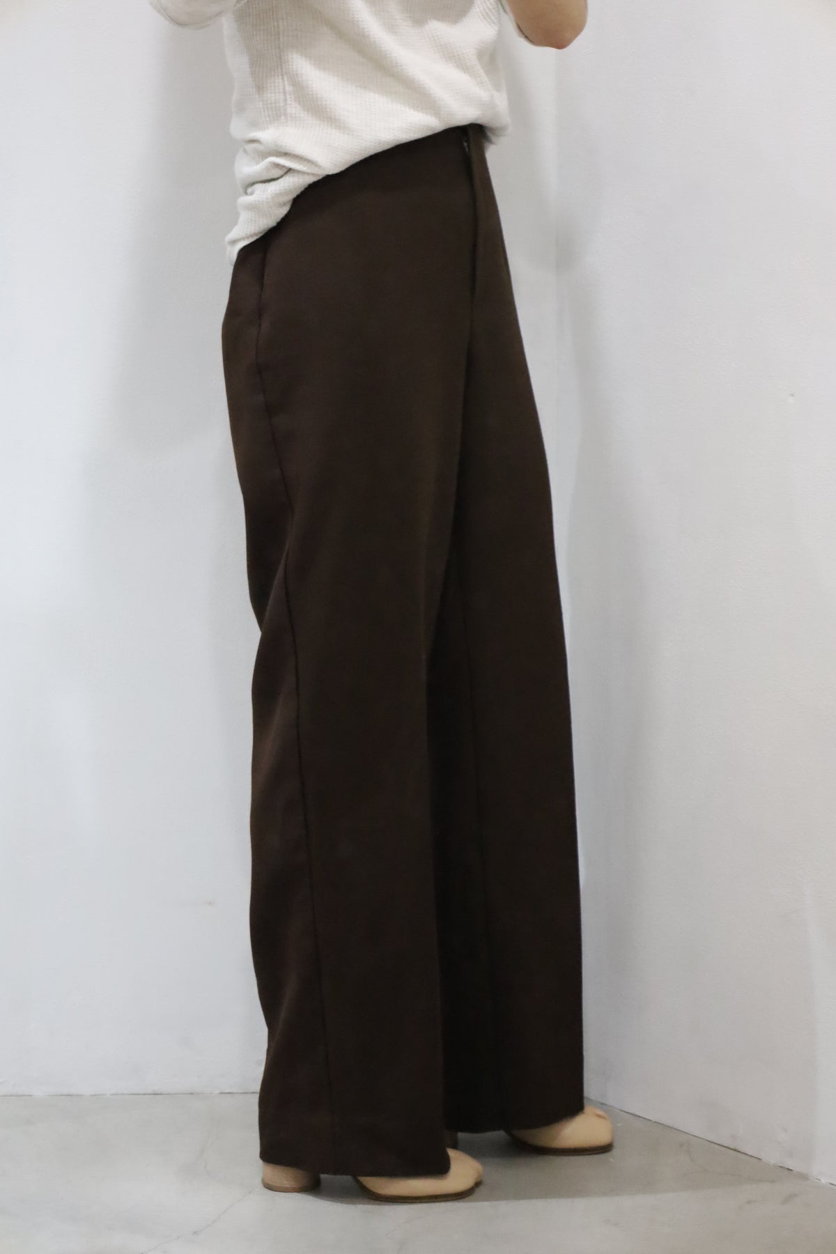 E827 / 1980's BENDING EASY brown slacks