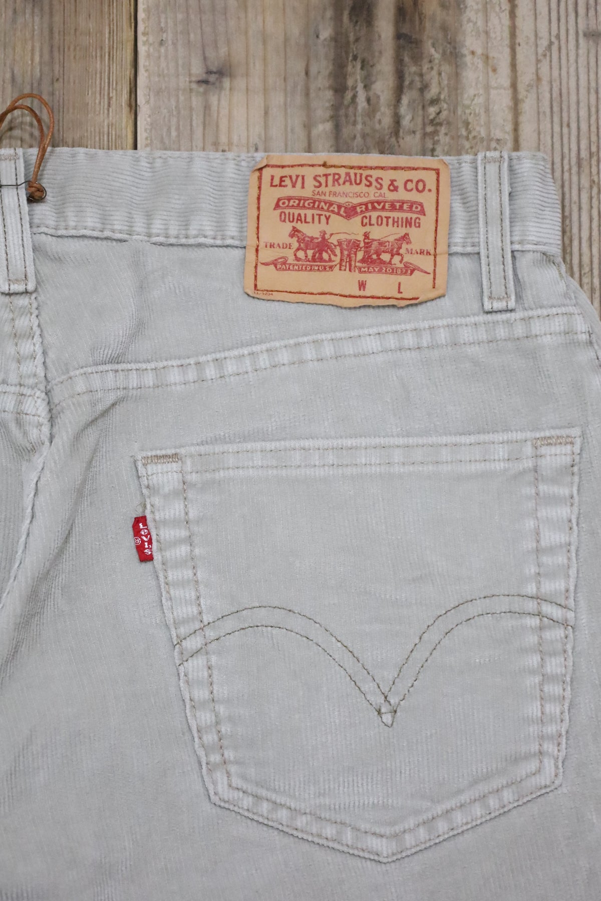 E881 / 1980's LEVI'S corduroy  pants (34inc / w82cm)