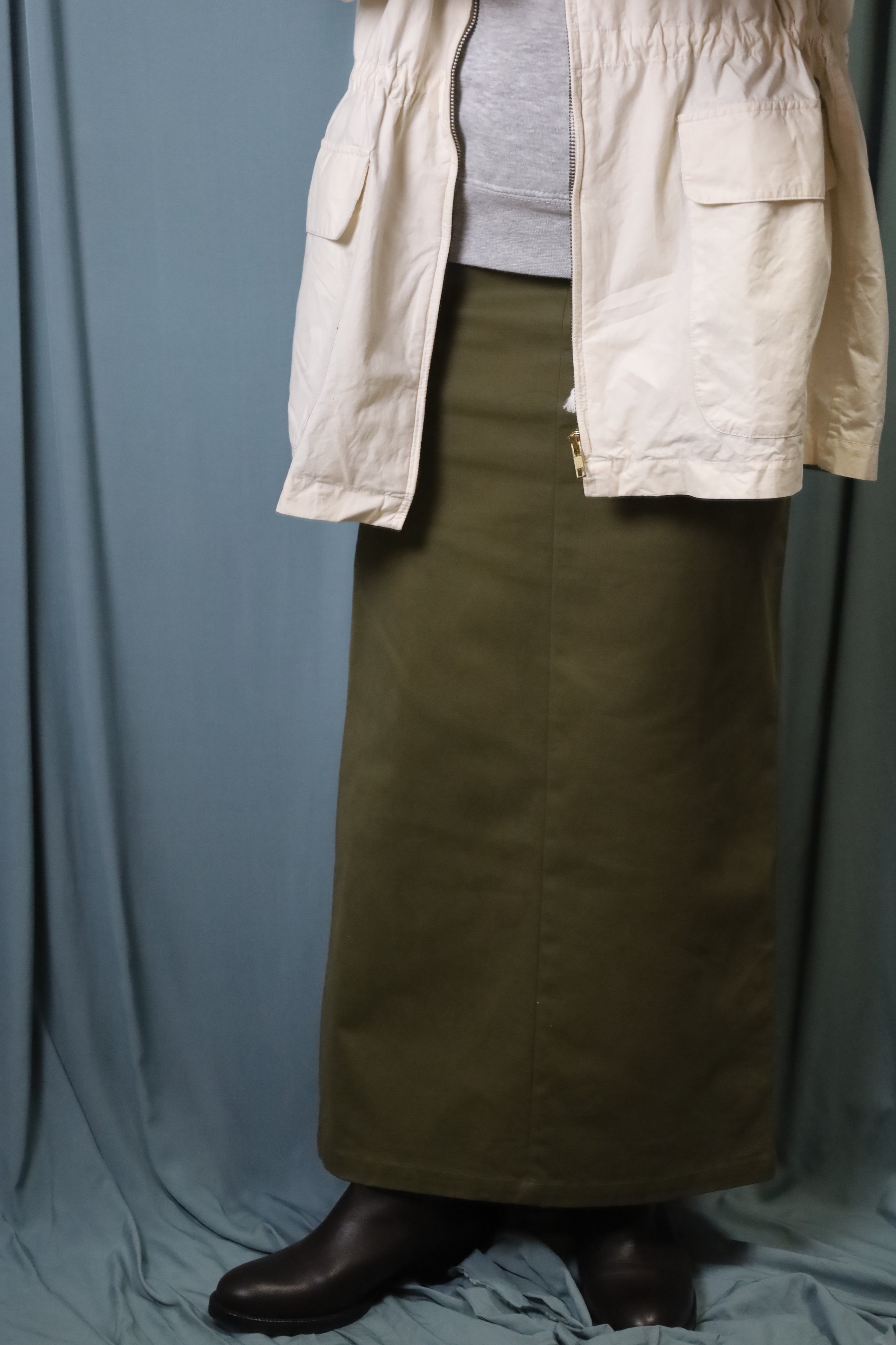 HOWIE SIDE SLIT SKIRT(Khaki)