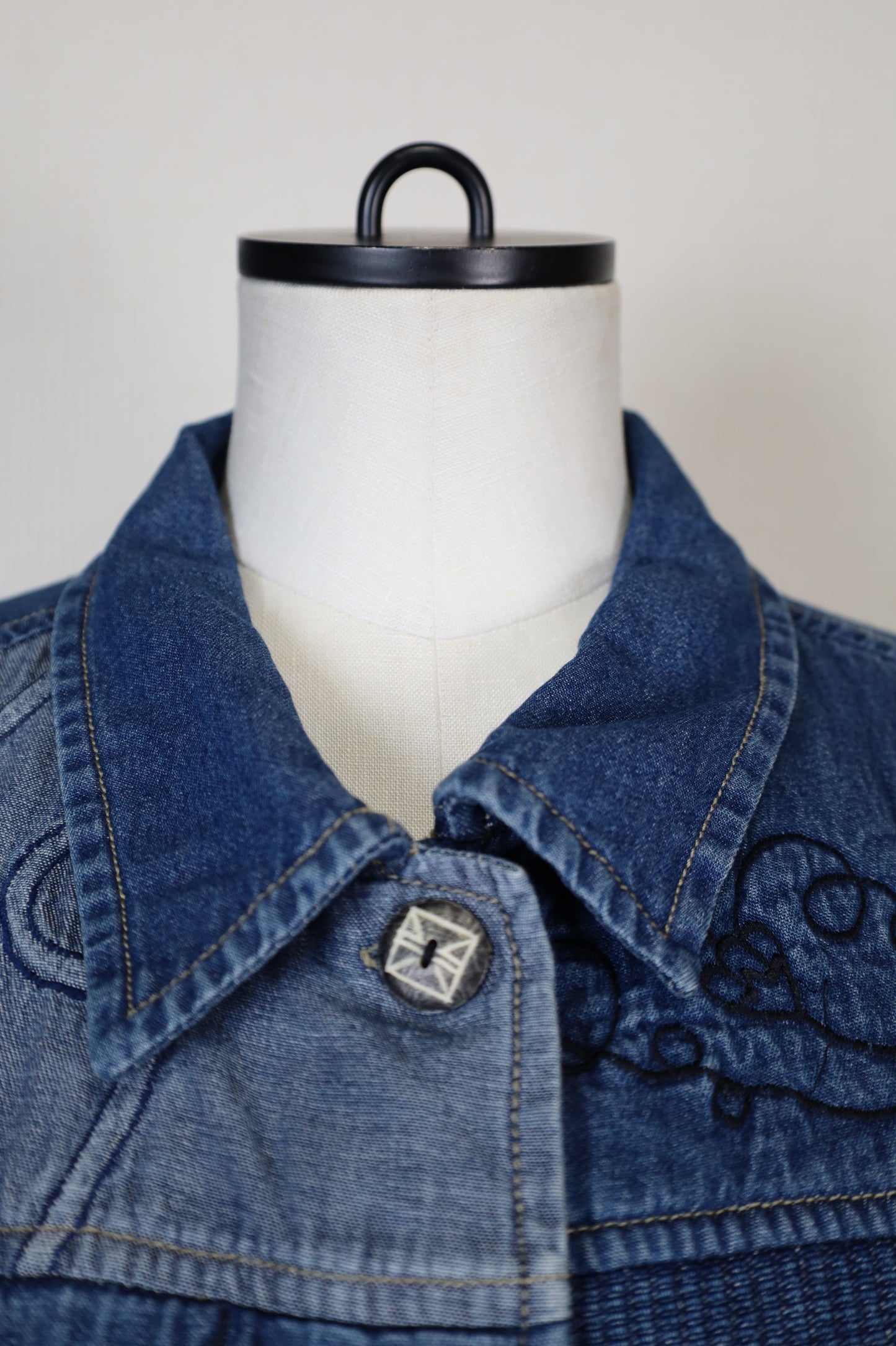 A261 / early2000's dressbarn design denim vest