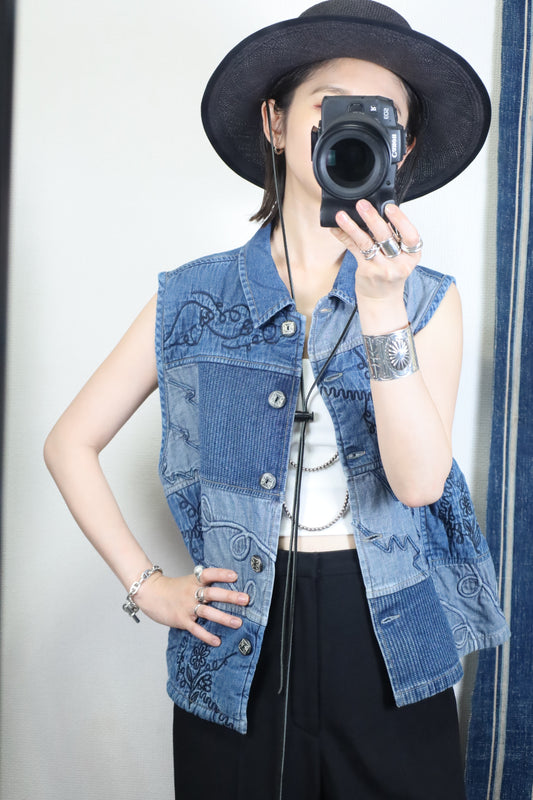 A261 / early2000's dressbarn design denim vest