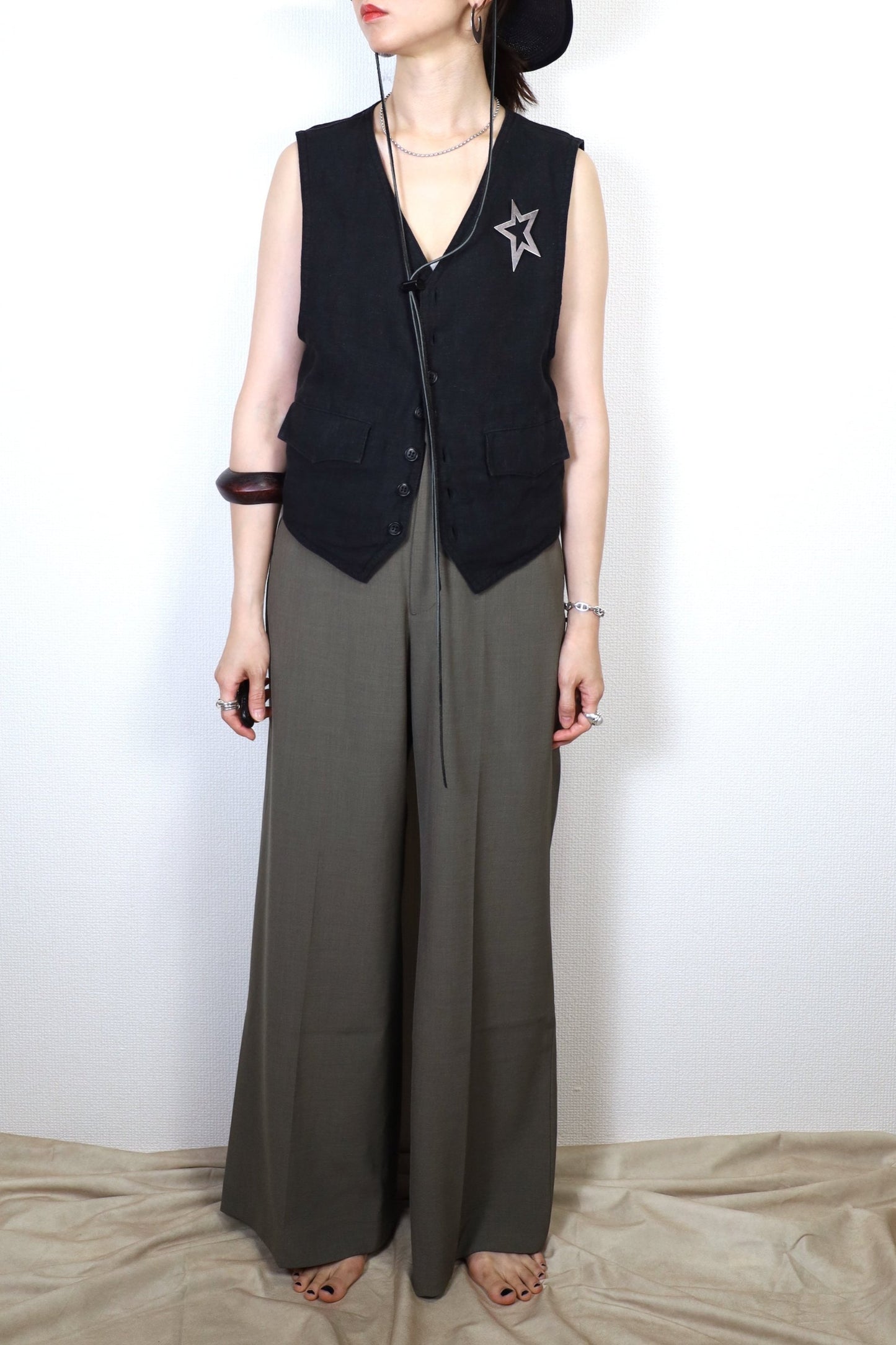 HOWIE linen vest (black)