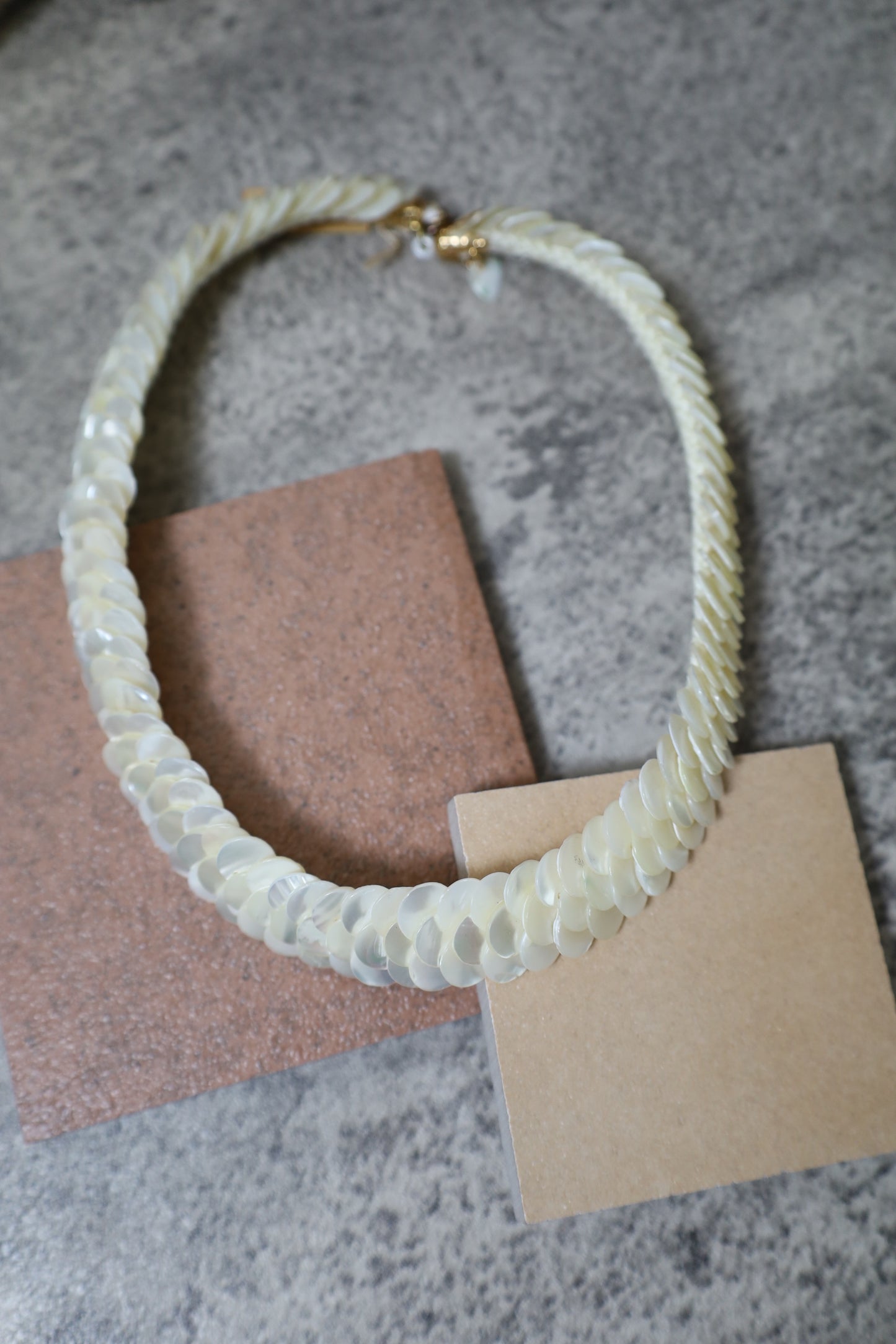 E201 / shell necklace