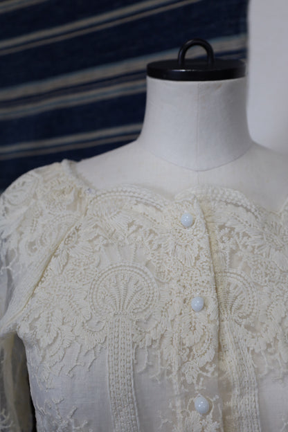 B562 / UNKNOWN lace blouse