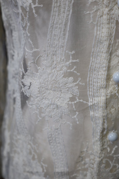 B562 / UNKNOWN lace blouse