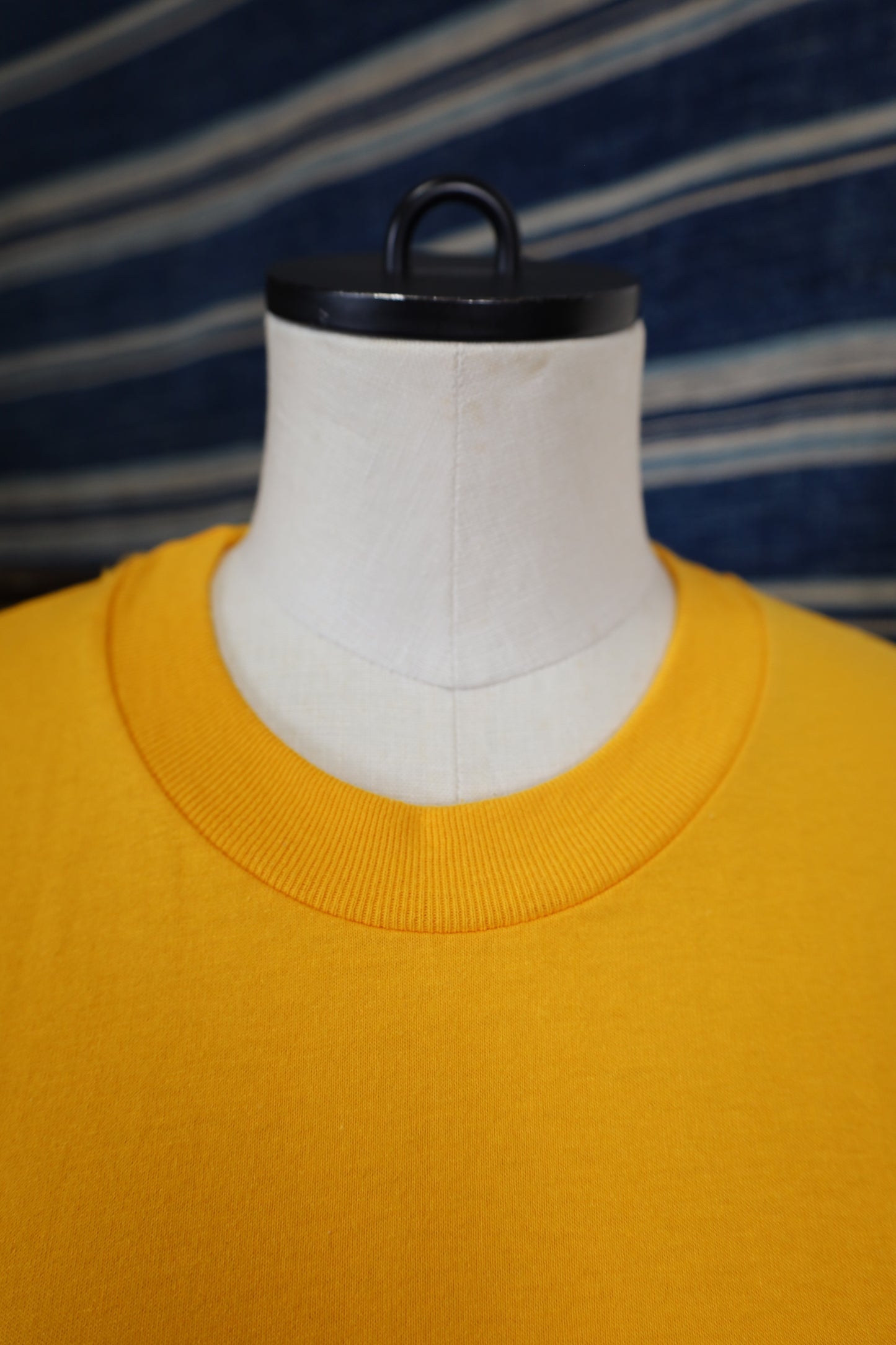Z158 / early 2000's Hanes Print T-Shirt