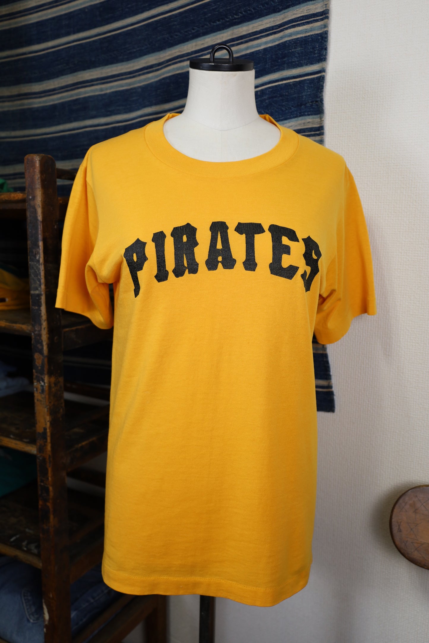 Z155 / 1990's OLD FRUITS OF THE LOOM PIRATES Print T-Shirt