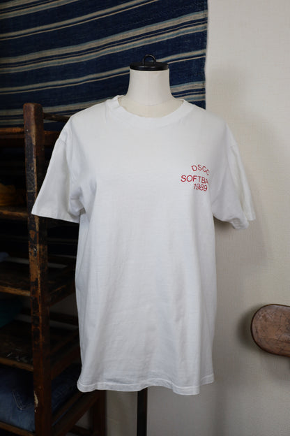 B527 / 1980's OLD Hanes DSCC SOFTBALL Print T-Shirt