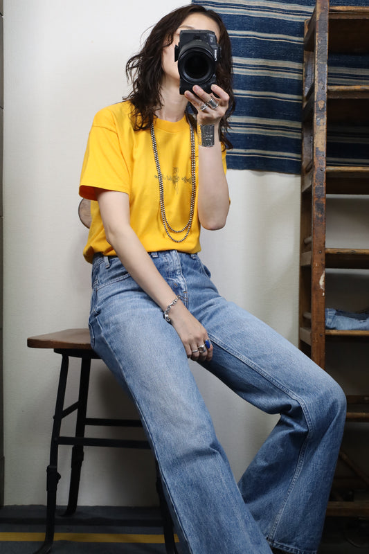 Z158 / early 2000's Hanes Print T-Shirt