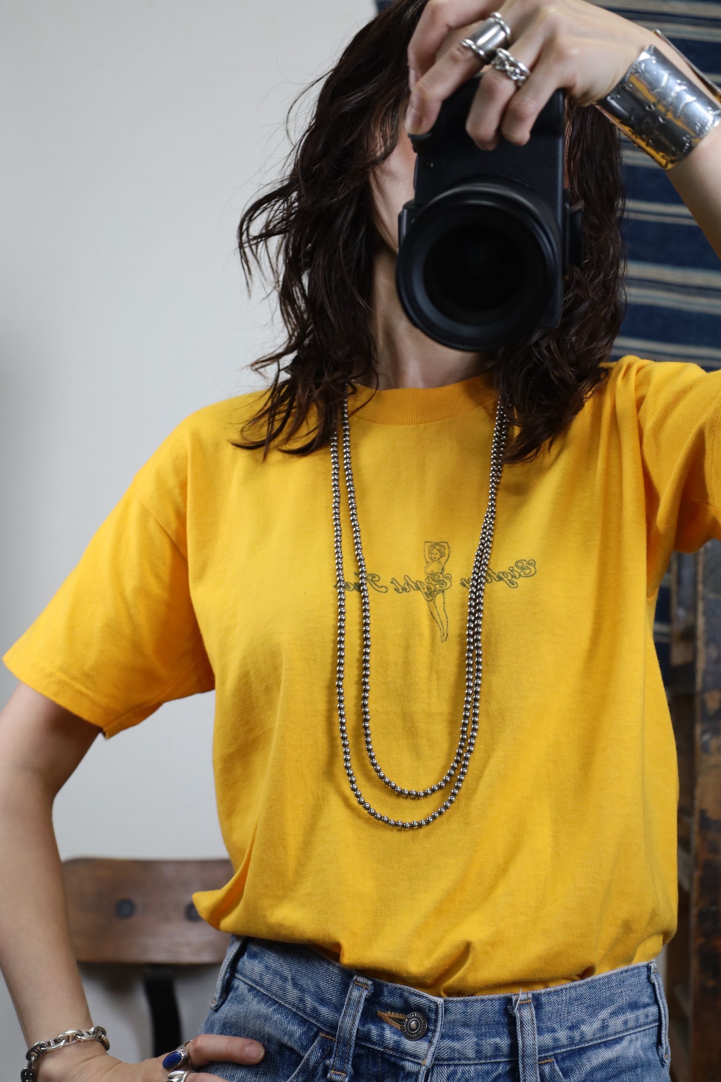 Z158 / early 2000's Hanes Print T-Shirt
