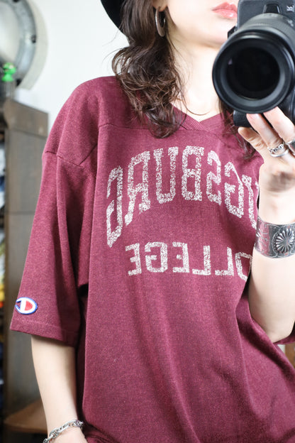 B536 / 1980's champion foot ball tee