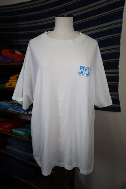 B502 / 1990's Hanes the river plaza tee