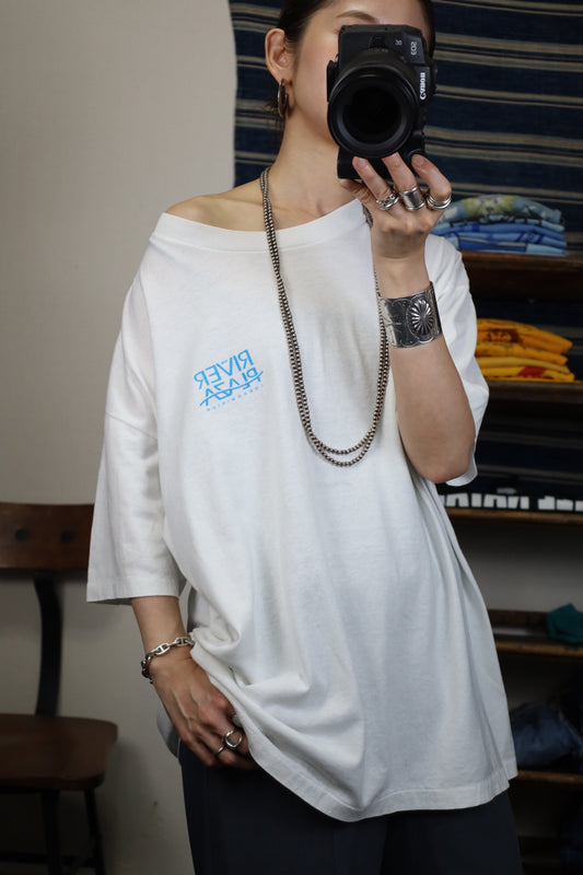 B502 / 1990's Hanes the river plaza tee