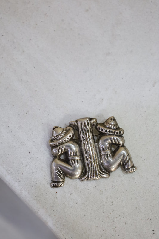 107 / SILVER BROOCH