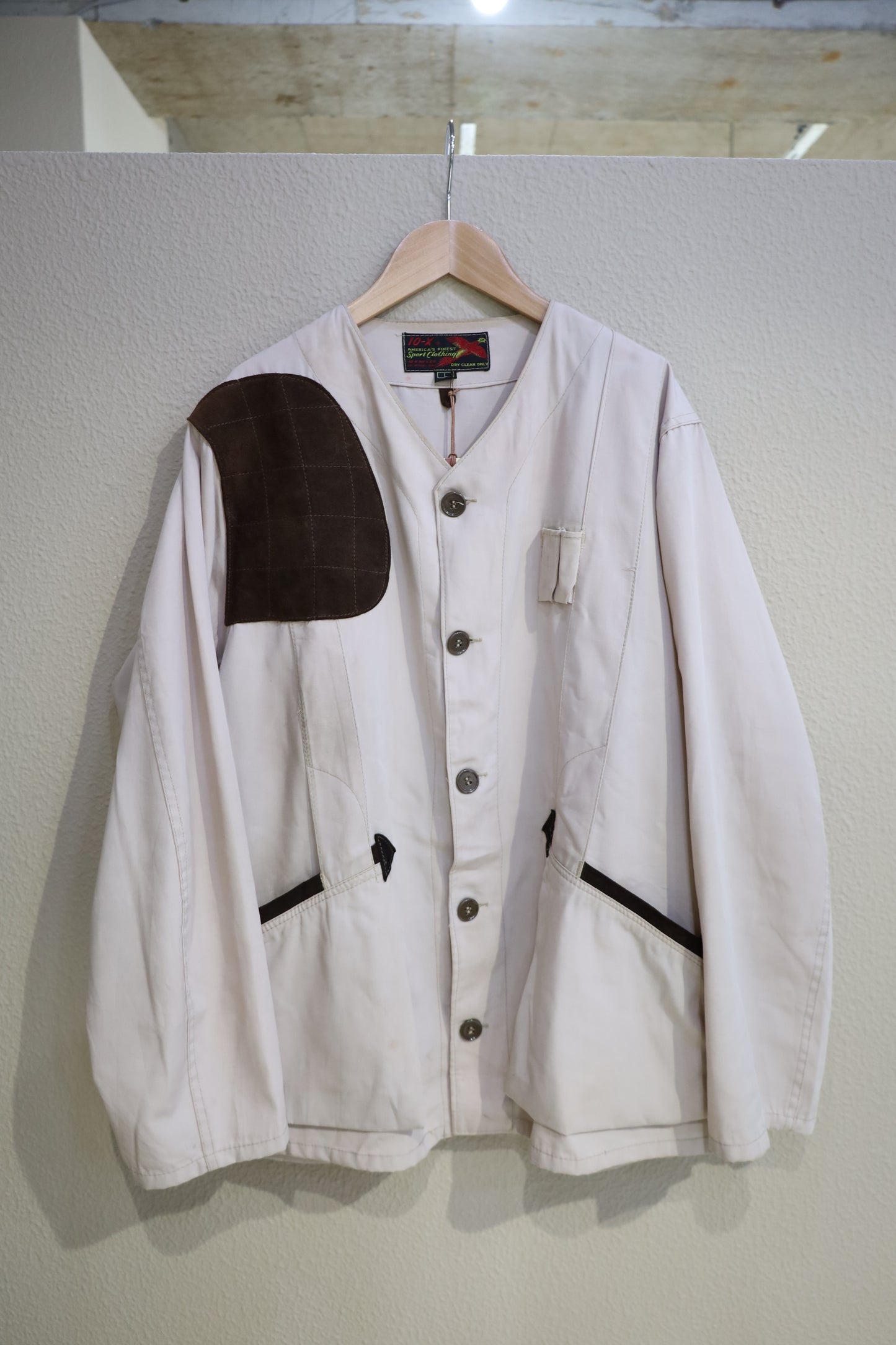 A449 / 1970's Vintage 10-X Suede Gun Patch Hunting Jacket