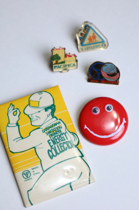 11 / pinback button & pisn set