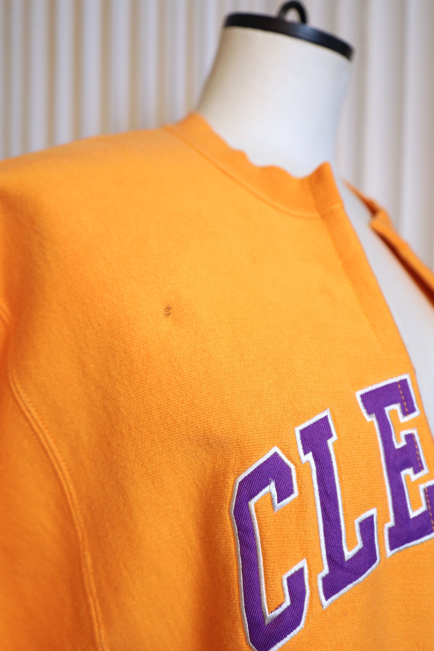 B1030 / early2000's STEAVE AND BARRY'S remake sweat