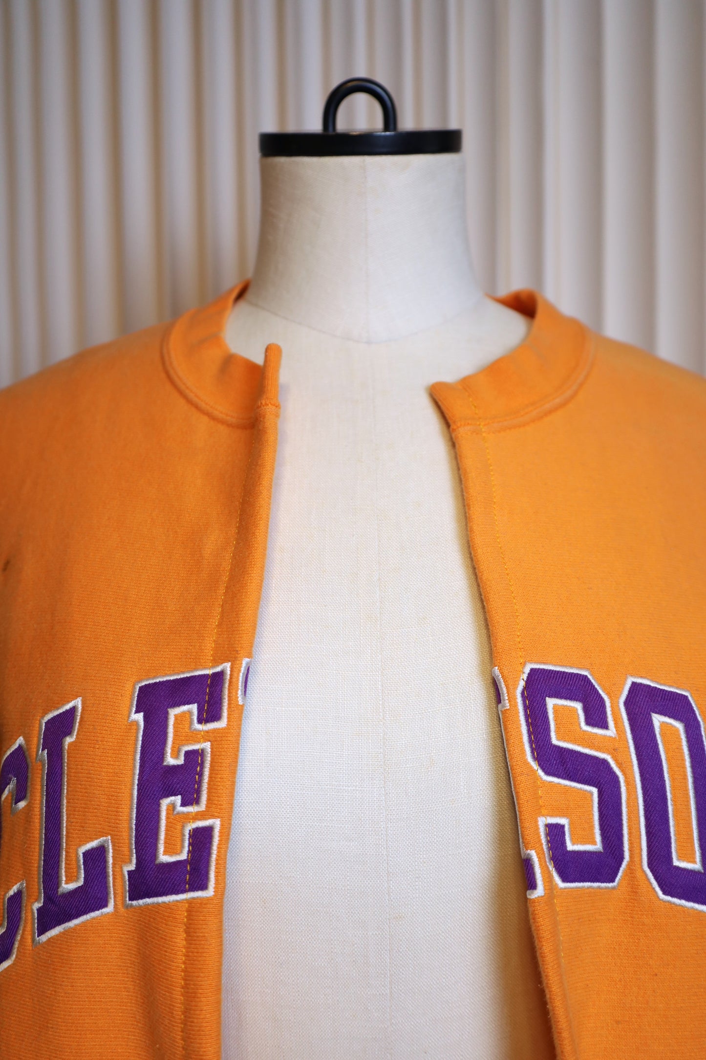 B1030 / early2000's STEAVE AND BARRY'S remake sweat