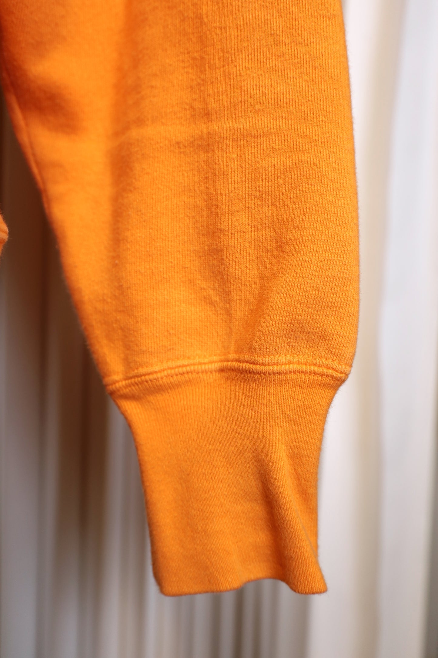 B1030 / early2000's STEAVE AND BARRY'S remake sweat