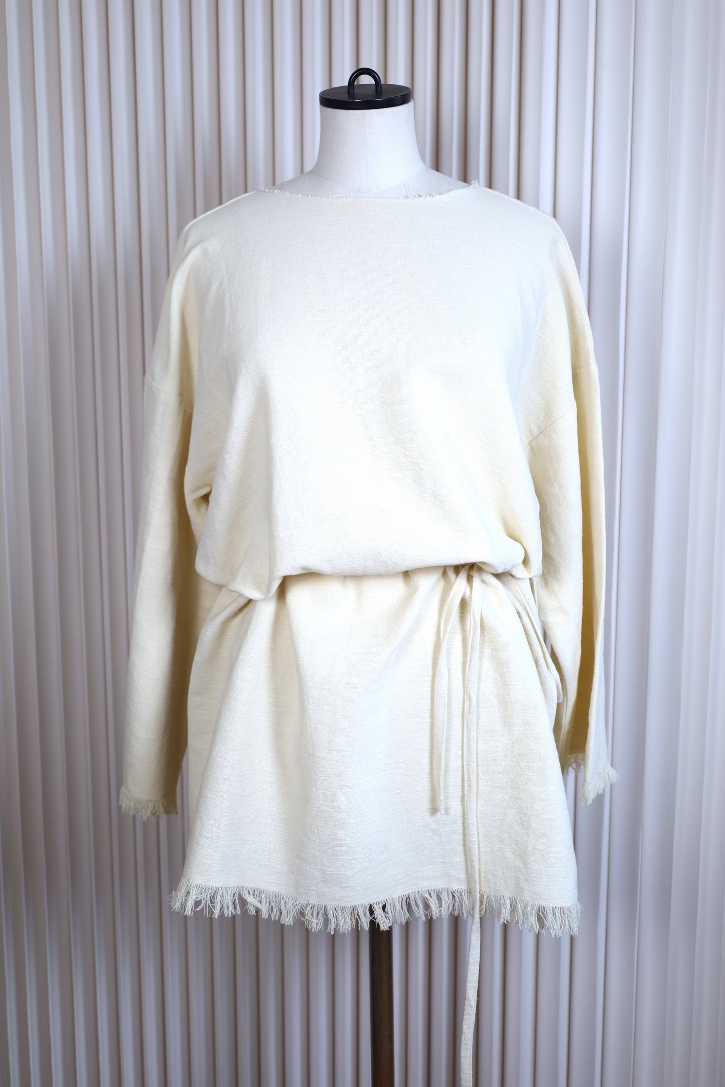 【4/22発送予定】HOWIE 2way Fringe Top (ecru)