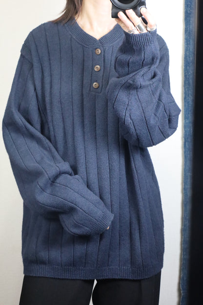 707 / 2000's Haggar henley neck cotton knit